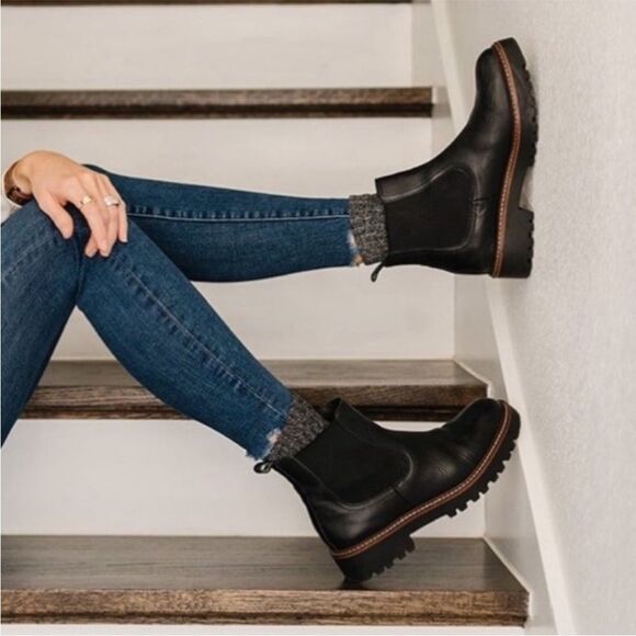 Brand New NWOT Caslon Miller Chelsea Black Leather Boots. Size 9, never worn. - Picture 3 of 16